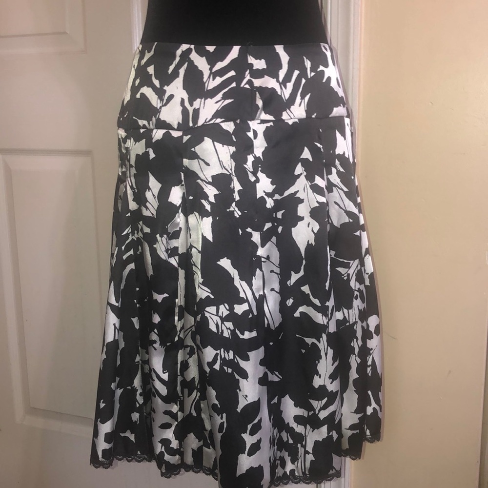 Gently used apostrophe skirt